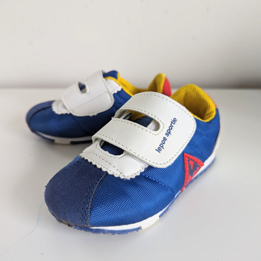 Sneakers *in the style of* Le Coq Sportif • Size 4